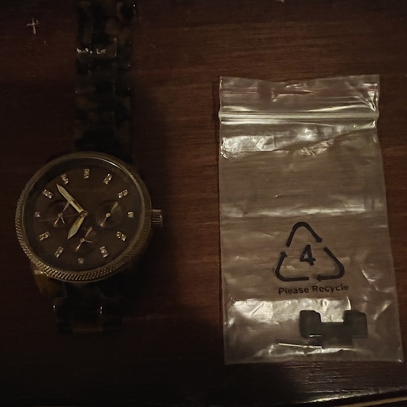 Michael Kors Tortise Clasp Watch - Picture 3 of 4